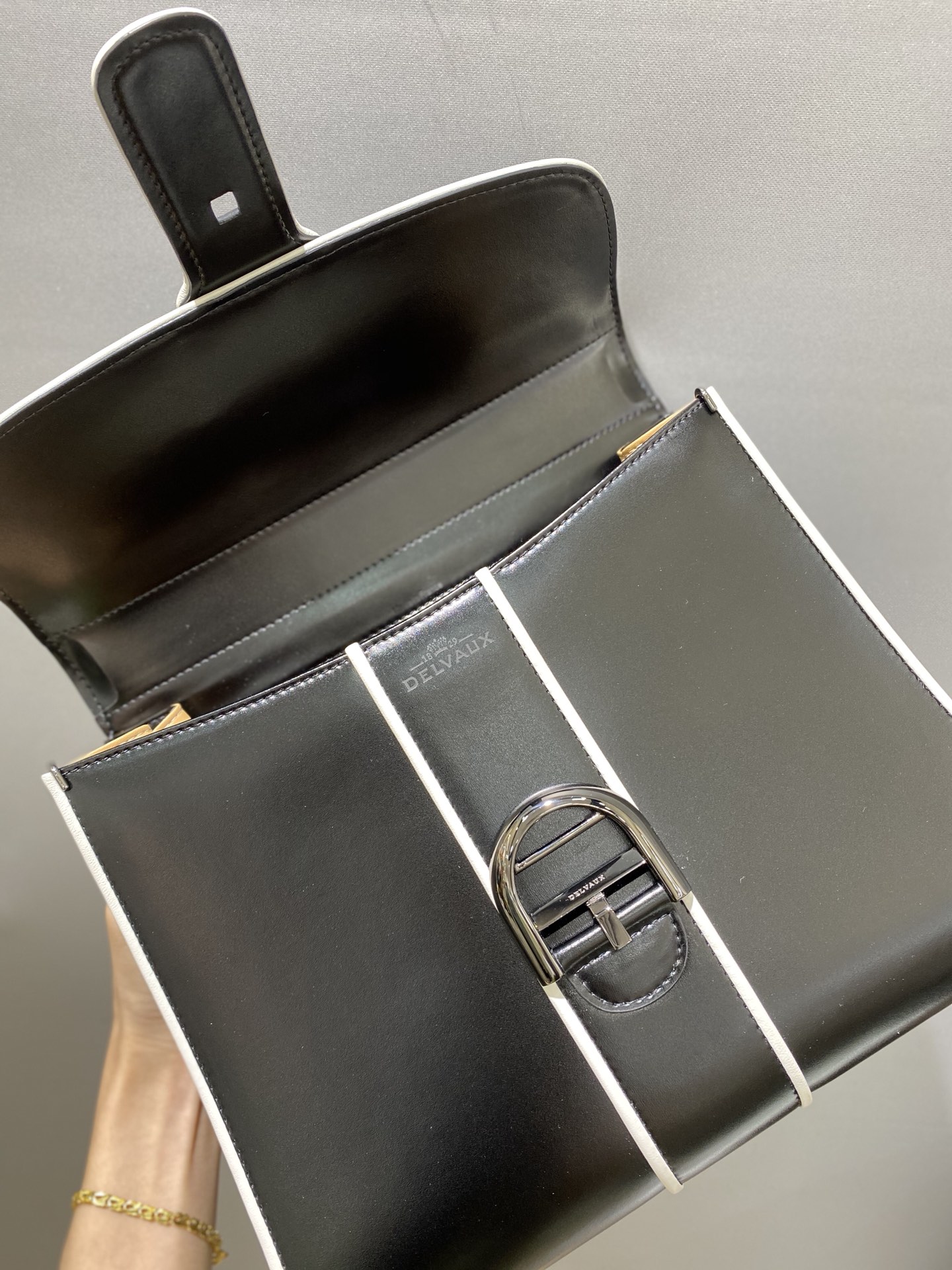 델보 브리앙 복스 토트백 미듐